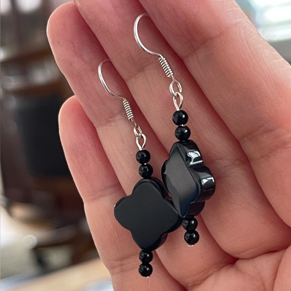 Carved clover black onyx solid sterling silver drop earrings - Picture 2 of 5
